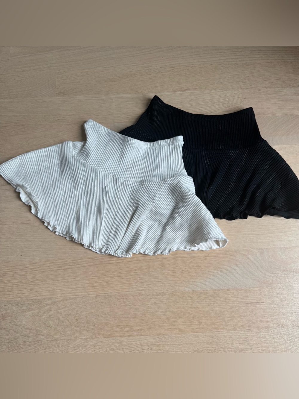 Bundle of 2 H&M Shimmery Jersey Skirt Black White NEW girls 5T/6